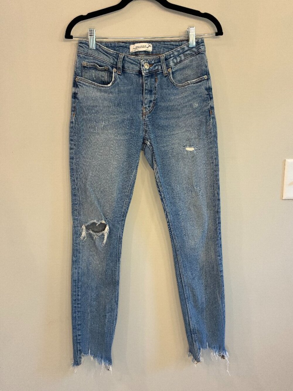 Zara Woman Distressed Skinny Jeans Light Medium Wash Raw Step Hem | Size 4 / EUR